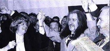 <p><b>8. Belediye ba�kan adayl���</b></p>  1994 yerel se�imlerinde Tansu �iller ba�kanl���ndaki Do�ru Yol Partisi'nden Kad�k�y Belediye Ba�kan� Aday� oldu, ancak rahats�zl��� �zerine se�imden �nce adayl�ktan �ekildi.