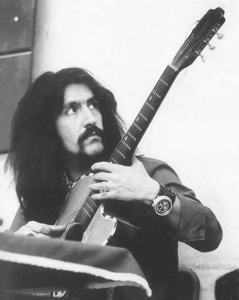 <p><b>5. Dinamit sald�r�s�</b></p>  Mo�ollar ile birle�en Man�o, ��kt�klar� Anadolu turnesinin K�tahya aya��nda Man�o'ya g�re uzun sa�lar� y�z�nden tehdit edildikten sonra tur otob�slerine dinamitle sald�r� d�zenlendi. Konserin hemen sonras�nda meydana gelen patlamada kimse yara almad�.