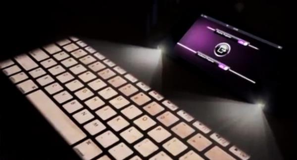 Apple'n 2014 ylnda piyasaya srmesi beklenilen "phone 6" hakknda youtube'da yaynlanan bir video phone 6'nn alp kapanabilir bir kasa sistemi olaca ve bu sistem aldnda devreye ekran ve klavye projektrnn girecei iddia ediliyor.