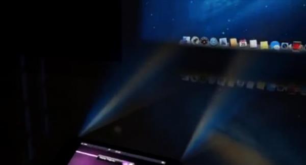 Apple'n 2014 ylnda piyasaya srmesi beklenilen "phone 6" hakknda youtube'da yaynlanan bir video phone 6'nn alp kapanabilir bir kasa sistemi olaca ve bu sistem aldnda devreye ekran ve klavye projektrnn girecei iddia ediliyor.