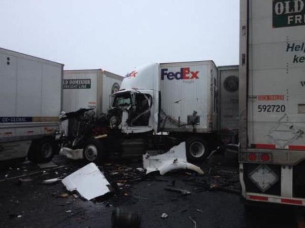 Cumartesi gn sabah Baker City'de meydana gelen zincirleme kazada 50 ara birbirine girdi.