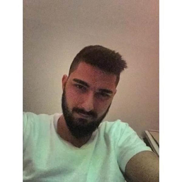 lk olarak kalarn aldran do, imdi de kyafet tarzn batan sona deitirdi.