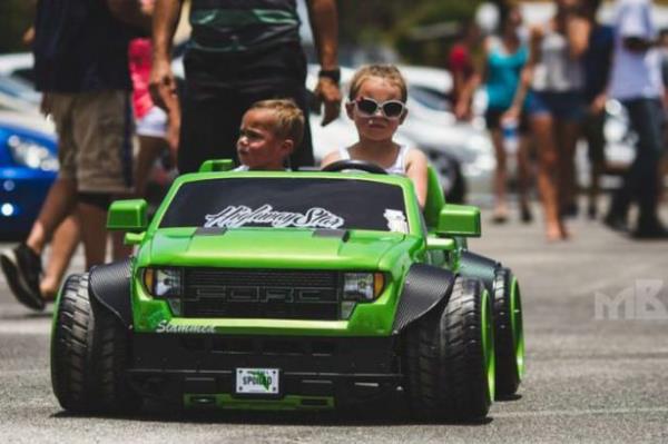 nsanlarn arabalar ve paralaryla yaptklar bu deiiklikler, tasarmlar ve ilginlikler grenleri gldrd. te birbirinden ilgin araba temal komik resimler...