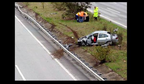 ksz'den geriye otomobilinden kan ve ocuuyla ekildii tahmin edilen fotoraflar kt. Kazann ardndan olay yerinde Hakan ksz'n kimlii, czdan, hatta cep telefonu dahi bulunmad