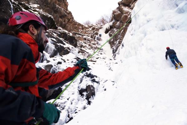 "Uluslararas Buz Trman Festivali" kapsamnda Erzurum'da bulunan dnyaca nl Trk daclar Tun Fndk, Anl arkolu ile ATAK Arama Kurtarma Dernei Bakan ve festival organizatr etin Bayram, Uzundere ve Tortum ilelerinde aratrma yapt.