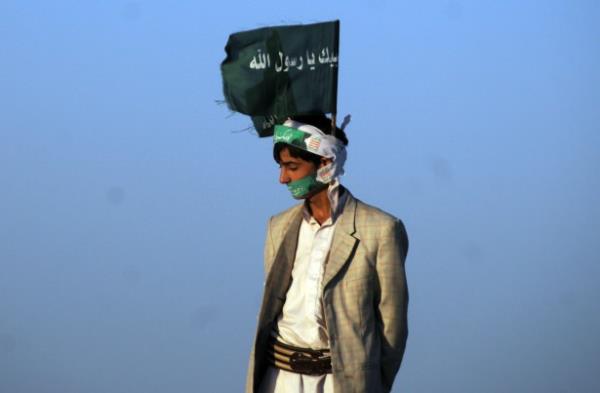 ran'da kurulan Din adamlarnn egemen olduu Velayet-i Fakih sistemine benzer bir mamlar devleti talep eden Husiler,<b> ran ynetimiyle koordineli olarak hareket eden Lbnan Hizbullah hareketine benzetiliyor.</b>