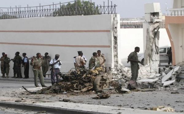 Somali'de Trk heyetinin kald otelin karsnda bomba ykl ara infilak etti
