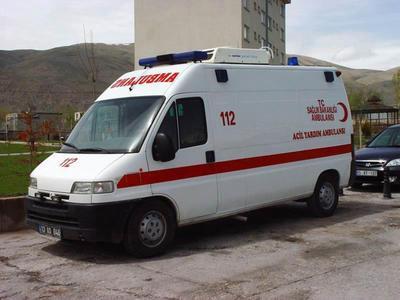 <P><B>AMBULANS G�B�</B></P>  <P>Vekillerinin resmi ziyaret ve programlar�nda ara�lar�na, ambulans, itfaiye ve takipteki polis ara�lar� gibi ge�i� �st�nl��� tan�nacak.</P>
