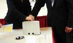 <P><B>UNVAN KORUMASI</B></P>  <P>Milletvekillerinin yasak olmayan i�leri yaparken “TBMM �yeli�i” unvan�n� kullanamayacaklar� �ng�r�ld�.</P>