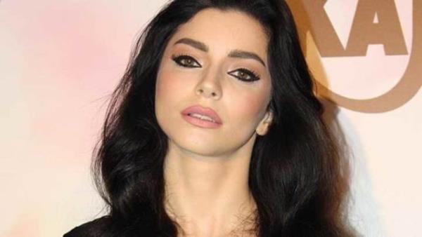 Merve Boluur - 166 cm