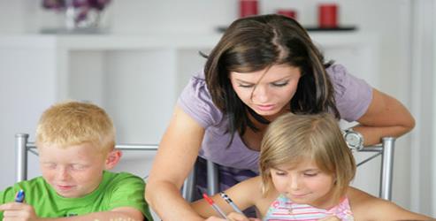 <p><b>12) Siz de karne alacaksnz! Unutmayn!</b></p>  Anne babalar olarak mes?uliyetimiz byk. Bizim de ocuk yetitirmeyle ilgili notlarmz, ayn e-okul sistemi gibi srekli kaydediliyor. Ama sisteme giri ifremiz hayattayken verilmiyor. ocuklar ylda iki defa karne alyor, biz anne babalar ise tek bir karne alacaz. ocuk yetitirme hanesinde yazan notu rendiimizde de maalesef ocuklarmz yanmzda olmayacak.