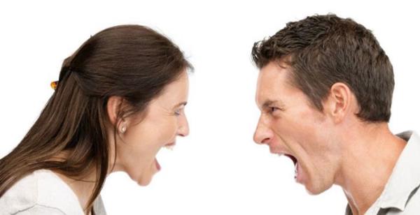 <p><b>7) ocuunuzun yannda einizle tartmayn!</b></p>  ki yetikinin meydan kavgasnda arada kalan ocuklar yumruklardan nasibini alr. Ebeveynlere normal gelen bir atma bile, ocuk tarafndan savan ortasndaki bir atma iddetinde alglanr. Elerin birbirine barmas ocuun dnyasna yllarca yanklanacak ac bir feryat olarak yerleir. Problem yaanan ailelerde ocuklar anneyle babann arasnda yakar top oyunundaki ebe gibi bir oraya, bir buraya koturur ve minicik ellerini aarak can almaya alrlar. Cannzdan ok sevdiiniz ocuklarnza bu acy yaatmayn!