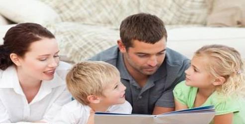 <p><b>4) zgveni yksek olsun diye egolarn iirmeyin!</b></p>  Ego tatmin merkezlerinde kendisiyle ks insanlar bartrlyor, nefis cilalama teknikleri retiliyor. Evde anne babasndan kibir ve tevazunun ne olduunu renmeyen ocuklar, zgveni bacak bacak stne atmak zannediyor. retmeniyle saygsz tavrlarla burnu havada konuan renciler ?yksek zgven? kategorisinde dle layk grlyor. renmenin ilk artnn ?edep? olduu unutuldu. ocuklarnza rnek insanlarn hepsinin gz yaartc bir edep ve tevazua sahip olduunu hatrlatn. Meyvelenen aa misali balar ne eildike kymetleneceklerini syleyin.