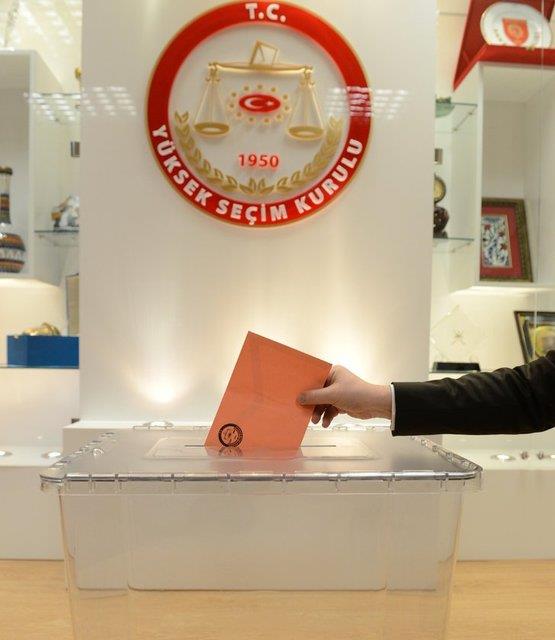 LSTELER NSANDA HAZIR  <br>  Yksek Seim Kurulu&#8217;nun (YSK) ald karara gre, milletvekilliine aday olmak isteyen kamu grevlileri, 10 ubat&#8217;a kadar istifalarn verecek.