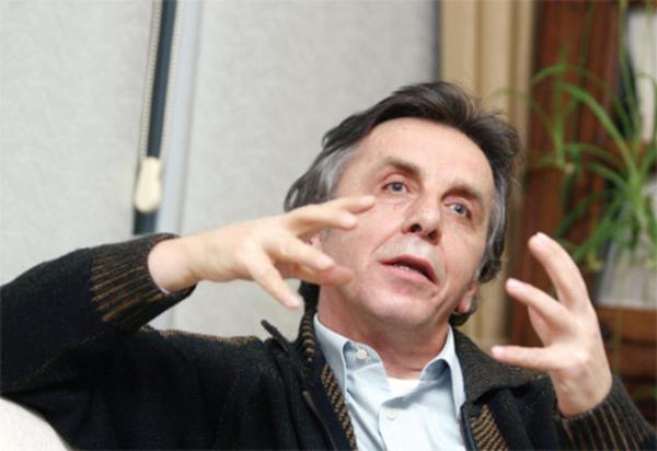 AKADEMSYENLER:  <br>  Partinin Merkez Karar Ynetim Kurulu yelerinden Psikiyatr Prof. Erol Gka...