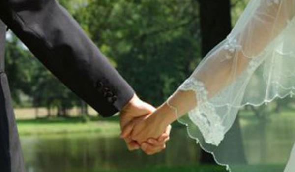 Ankara niversitesi lahiyat Fakltesi retim yesi Prof. Dr. Hayri Krbaolu: &#8220;Bunlar halk arasndaki inanlar, hurafeler. Anadolu&#8217;nun kendi folklorik gelenei iinde aman kltryle alakal olabilir. Dini adan, iki bayram arasnda dne engel yok. slam dinine gre, 365 gn dn yaplabilir. Herkes gnl rahatlyla evlenebilir.&#8221;