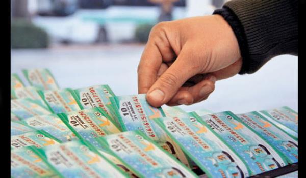 PYANGO'DAN KAZANILAN PARA NE YAPILMALI?  <br>Diyanet leri Bakanl Din leri Yksek Kurulu, piyango loto, toto, iddia ve benzeri ans oyunlarnn kumar ve haram olduunu yineledi.