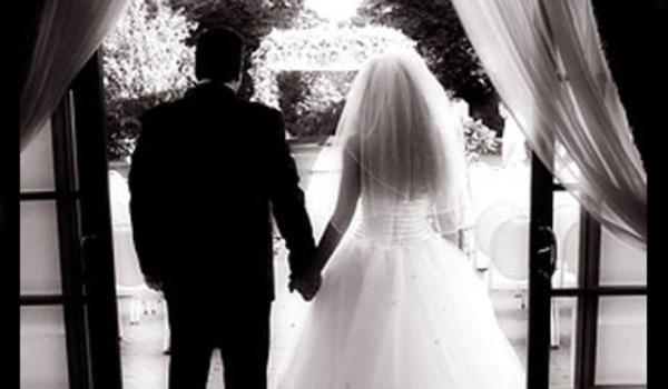 Bu yzden, konuyla ilgili olarak Diyanet leri Bakanl Din leri Yksek Kurulu&#8217;na da vatandalardan pek ok soru geliyor. Kurul, &#8220;ki bayram arasnda evlenmek caiz midir?&#8221; sorusuna, genler iin &#8216;mjde&#8217; niteliinde bir cevap vererek, &#8220;Sz konusu inann hibir dini dayana yok&#8221; aklamasn yapt.