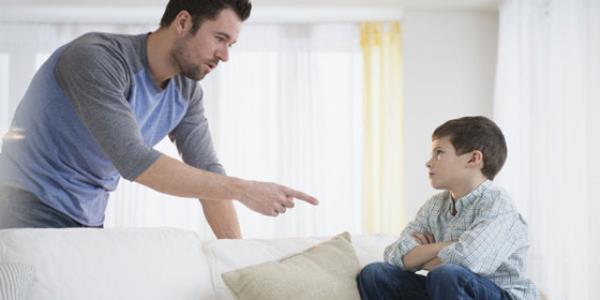 Karne ile gelen notlar aslnda sadece ocua ait deildir. Anne baba ve retmenler de sonulardan kendine ders kartmal. Olumluyu kendinden sayma eilimi nedeniyle ebeveynler ounlukla karnedeki notlar yksek ise baardan pay karma, notlar krksa da bu eksiklikle ocuu kar karya brakma davran gsterir. Sonu her ne olursa olsun, aile karnenin gsterdii baar derecesini zmsemeli ve sonuca ynelik yntemler gelitirmeli. Aksi halde eksiklikler artarak oalacaktr.