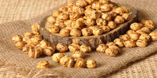 Kuru �z�m + leblebi kar���m� = 1’ er �ay barda�� kar��t�r�p �antam�za koyabilece�imiz bu kar���m bir �eyler at��t�rmak istedi�imizde keyifli ve besin de�eri y�ksek tatmink�r bir abur cubur olacakt�r.