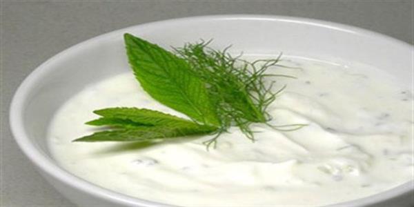 Yo�urt + maydanoz kar���m� = yo�urttaki kalsiyum ya� yakmay� tetikledi�i gibi ayn� zamanda �demi azalt�p, dola��m�m�z� a�arak kilo vermemizi kolayla�t�r�r. Gece yatmadan yo�urda maydanoz kar��t�rarak yersek, yava�layan metabolizmam�z� a�ar kilo vermeye ivme kazand�rm�� oluruz.