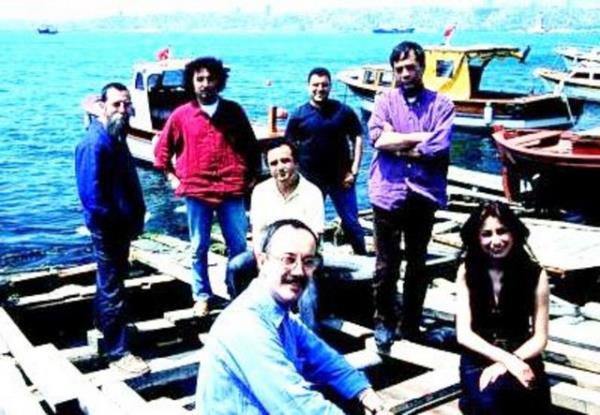 <p><b>EZGNN GNL</b></p> zellikle niversite genliinin en sevdii gruplardan biri..