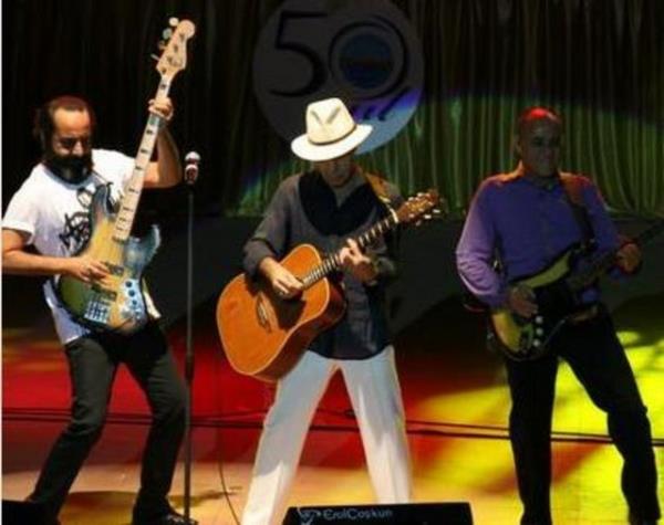 <p><b>MAZHAR FUAT ZKAN</b></p> Mazhar Alanson, Fuat Gner ve zkan Uur'dan oluan bir ka kuaktan gencin gzde grubu..