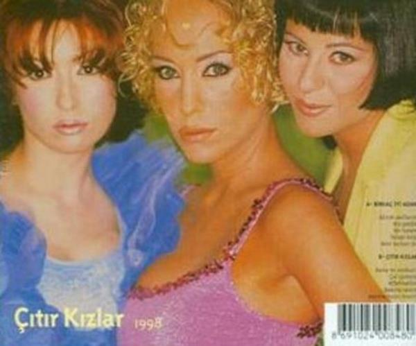 Melda Gr, Ebru Kran ve Serap Trk'ten oluuyordu.