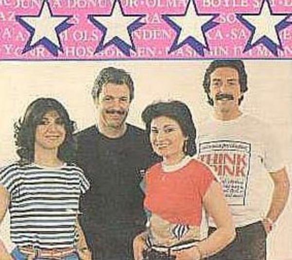 BE YIL NCE 10 YIL SONRA 1980'lerin banda kurulan grup genellikle eski arklar yeni bir yorumla seslendiriyordu.