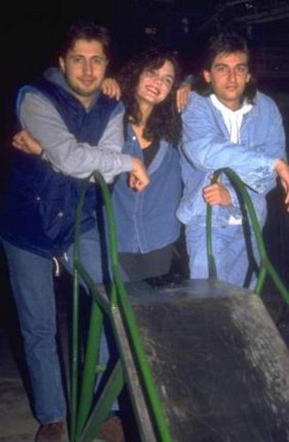 Dn Artk ile stanbul Altn Gvercin Mzik Yarmas'nda nclk elde ettiler. Grubun bir de Altn Kelebek dl var.