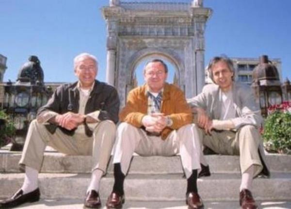 Onlar da arklaryla Trkiye'de bir ka kuan belleinde yer ettiler.