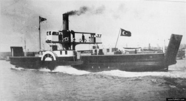 �irket-i Hayriye’nin ayn� zamanda ilk sa� g�vdeli gemisi olan Suhulet’in tek silindirli bir buhar makinesi vard�. �ki taraf�nda da k�y�ya indirilecek kapaklar� olan vapurda yolculara mahsus oturma yerleri olmad���ndan at ve arabalar� rahat�a ta��yabilecek bir yap�ya sahipti. Bu ilk arabal� vapur 8.000 �ngiliz liras�na mal olmu�tu. Yap�m� yakla��k 2 y�l s�ren, 1871 y�l�nda tamamlanan, 1872 y�l�nda da ‘26’ baca numaras� verilen d�nyan�n ilk arabal� vapuruna T�rkler, kolayl�k anlam�na gelen, ‘Suhulet’ ad�n� verdi ve Suhulet d�nya tarihine alt�nda T�rklerin imzas� ile birlikte alt�n harflerle kaz�nd�.