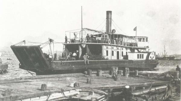 �irket-i Hayriye M�d�r� H�seyin Haki efendi, M�fetti� �skender Efendi ve Hask�y Fabrikas� ba� mimar� Mehmet UstaBo�az’�n iki yakas�nda araba, at ve asker� a��rl�klar�n ta��nmas� i�in kafa kafaya vererek o zamana kadar benzeri g�r�lmemi� bir vapur tipi meydana getirdiler.