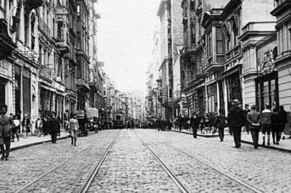 �stiklal Caddesi 1920'ler
