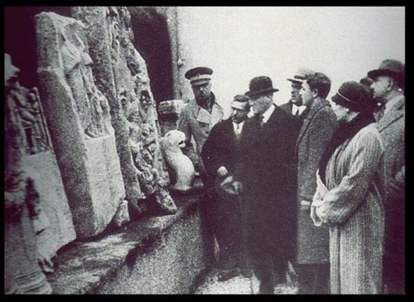 Atat�rk, �stanbul Arkeoloji M�zesi'ni ziyaret ediyor. (�ubat 1933)