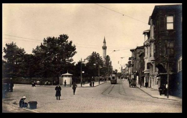 Divanyolu Caddesi (~1920)