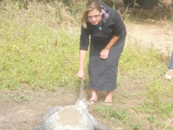 Timsahlarla arkada olan insanlarn cesareti grenleri akna eviriyor...
