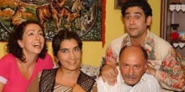 Sdka  <br>  Hasibe Eren, Fsun Demirel, Ali Erkazan ve Hakan Tanfer&#8217;in barollerini stlendii, Sdka adl bir gen kz ve ailesinin hayatn konu alan komedi dizisi Atilla Atalay`n yaratt bir mizah dergisi karakteri olan Sdka`dan televizyona