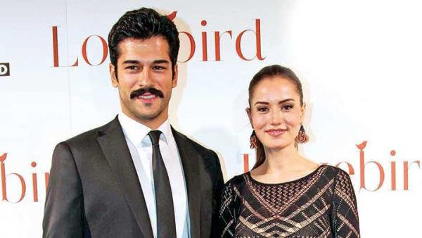 Fahriye Evcen, Burak zivit<br>  Barollerini Fahriye Evcen ve Burak zivit'in oynad Ak Sana Benzer filminin vizyona girmesiyle bu iki isim Google'n en ok arananlarna da girdi.