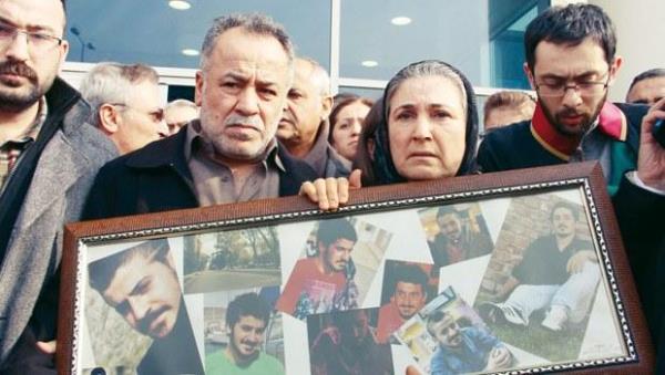 Ali smail Korkmaz<br>  Eskiehir&#8217;de &#8216;Gezi eylemleri&#8217; srasnda polis ve esnafn feci dayayla can veren Ali smail Korkmaz davasnda karar kt. Sanklara 3 yl 4 ay ile 10 yl 10 ay aras hapis cezalar verildi.