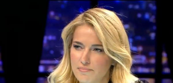 Burcu Esmersoy  <br>lk kez eski eiyle ilgili bir itirafta bulunan Burcu Esmersoy, &#8220;2006'da evlendiim talyan Massimo Cusimano&#8217;dan ihanet yznden boandm. Annemin hastaln rendiim gn beni aldatt evli bir kadnla tatile gitti. yle krldm ve zldm ki, bitirdim.&#8221; dedi.