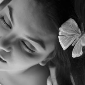 Gnmzde 25 yann altndaki kiilerin yalnzca yzde 4.4&#8242; siyah-beyaz rya gryor.