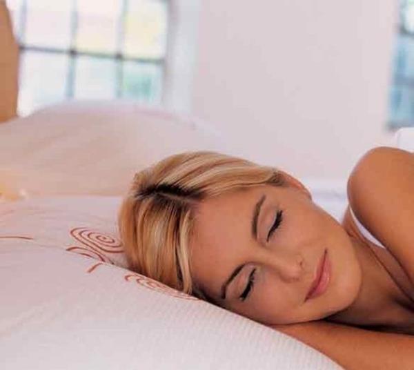 REM uykusu srasnda beyindeki bir mekanizma vcudun tamamen hareketsiz olmasn salar, bylece ryada fiziksel bir hareketin gereklemesi nlenir.