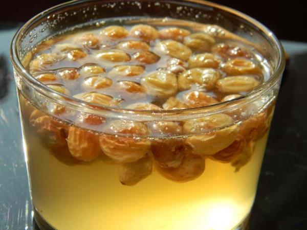 zm ekirdekleri ve kabuunda bulunan flavonoidler (renk maddesi) ok gl antioksidanlardr ve C ve E vitamininden daha gldrler.