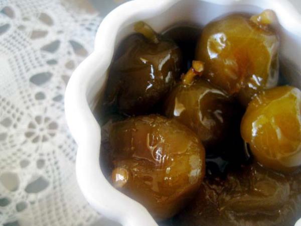 Yksek lif ieren beslenme tarzlarnn ok daha salkl bir kan ekeri ve kilo kontrol salad da ispatlanmtr. 3-4 incirde yaklak 5 gr. lif bulunur ki bu da inciri en yksek lif ieren besinler arasna yerletirir. in iinde bir de kalsiyum var.