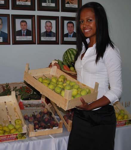 eitli faktrlerin neden olduu strese kar korumaya yardmc olurlar. Buna ek olarak yaplan incelemeler flavanoidlerin, yksek kolesteroln kalp kan damarlar zerindeki olumsuz etkisine kar koyarak kardiyovaskler hastalklar nleyebildiini gstermitir.