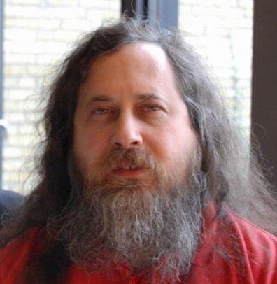 Richard Stallman GNU projesinin babas olan Stallman okul yllarnda MIT`te "kadrolu beyaz hacker" olarak Emacs projesinde alyordu. Her kurulan ifreli koruma sistemini krp rencilere ak hale getirmesi ile nlendi.