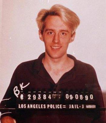 Kevin Poulsen Kod ad Dark Dante olan Poulsen`in en nl aktivitesi LA radio radyoevinin KIIS-FM telefon hatlarna girerek kendisine ekilile bir Porsche ve baka bir dizi dl kazandrmas oldu. Federal veritabanna girmek isterken yakaland. Ceza ald m? Be yl hapis. u anda darda ve gazeteci olarak alyor.