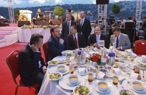 Ak Parti'nin iftarna nl akn