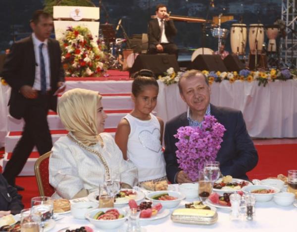 Ak Parti'nin iftarna nl akn